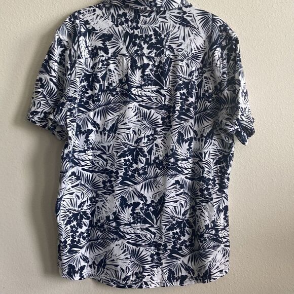 Goodiellow & Co Button down short sleeve NWT Size M - Picture 6 of 6